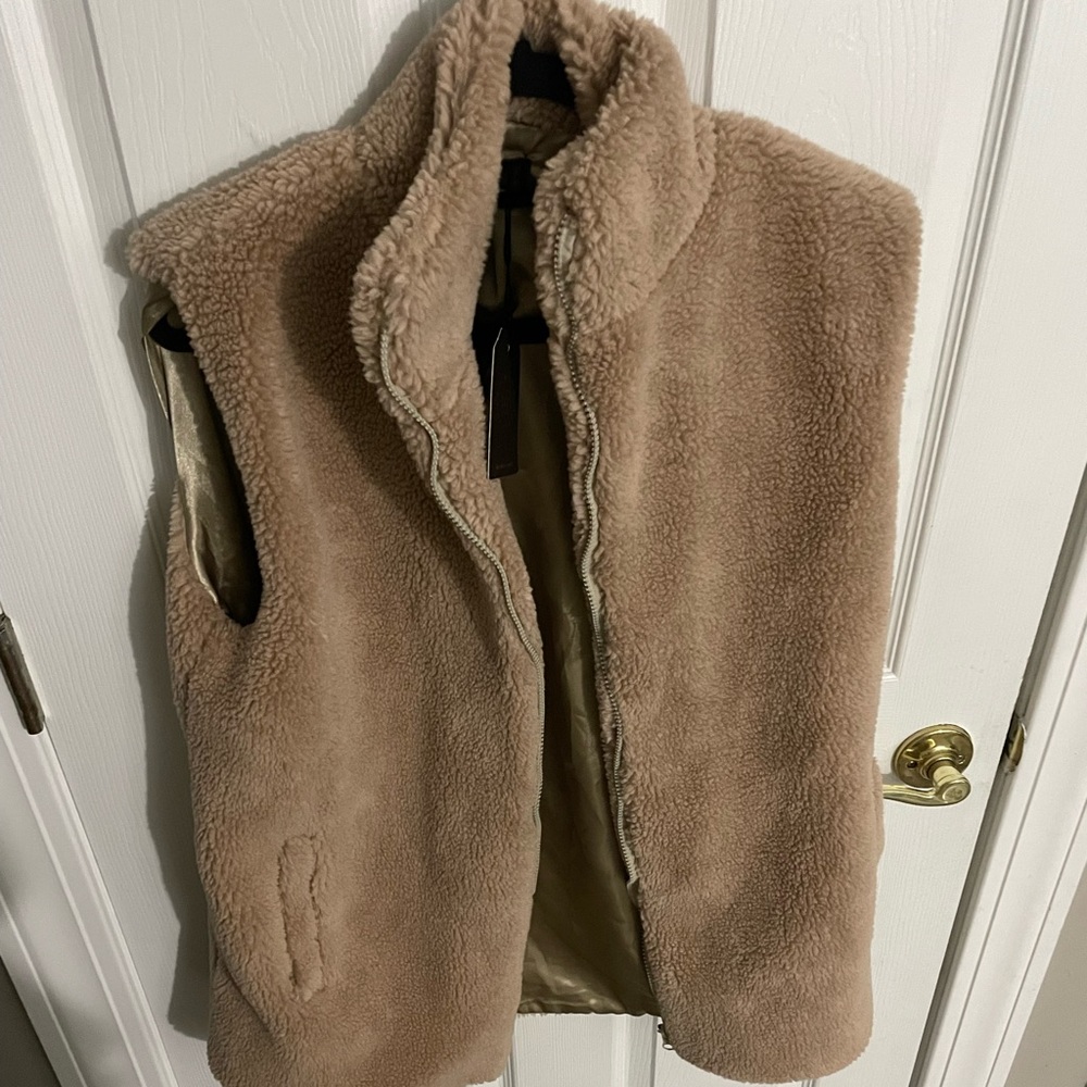 Cute vest. Brand new. Fits M/L